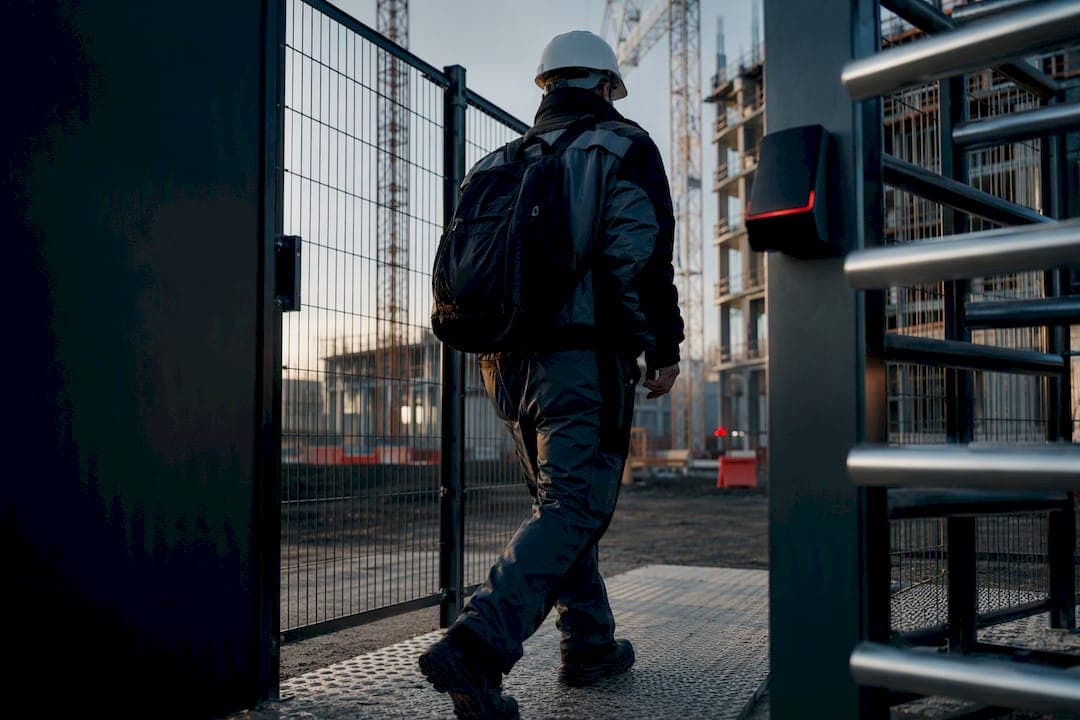5 étapes pour un contrôle d'accès chantier BTP conforme et opposable